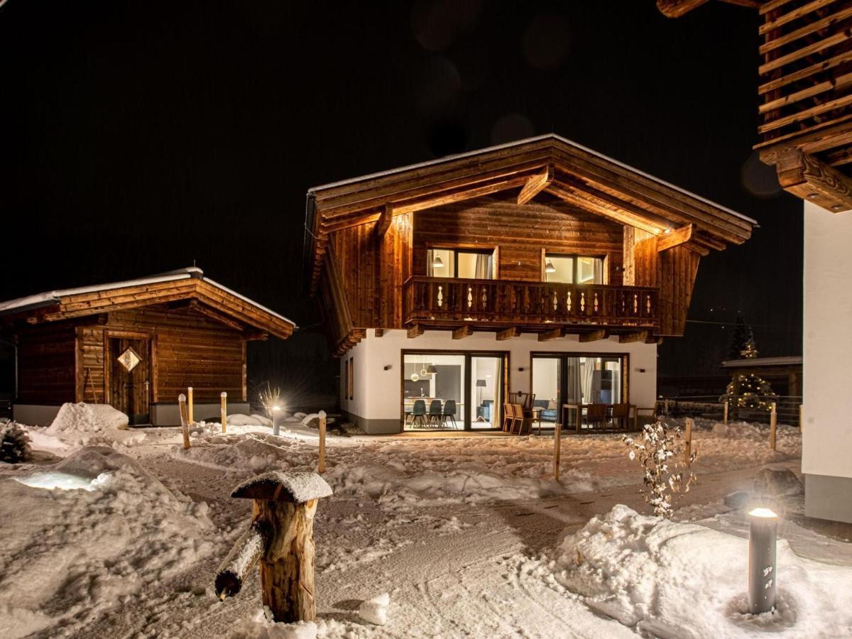Apartment In Wald Im Pinzgau With A Carport Exterior photo