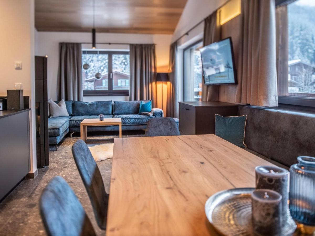 Apartment In Wald Im Pinzgau With A Carport Exterior photo