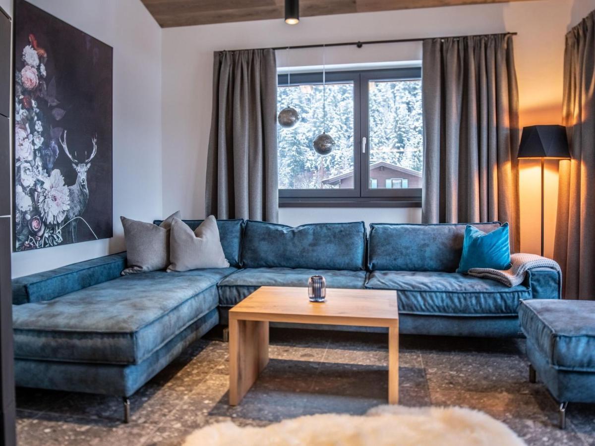 Apartment In Wald Im Pinzgau With A Carport Exterior photo