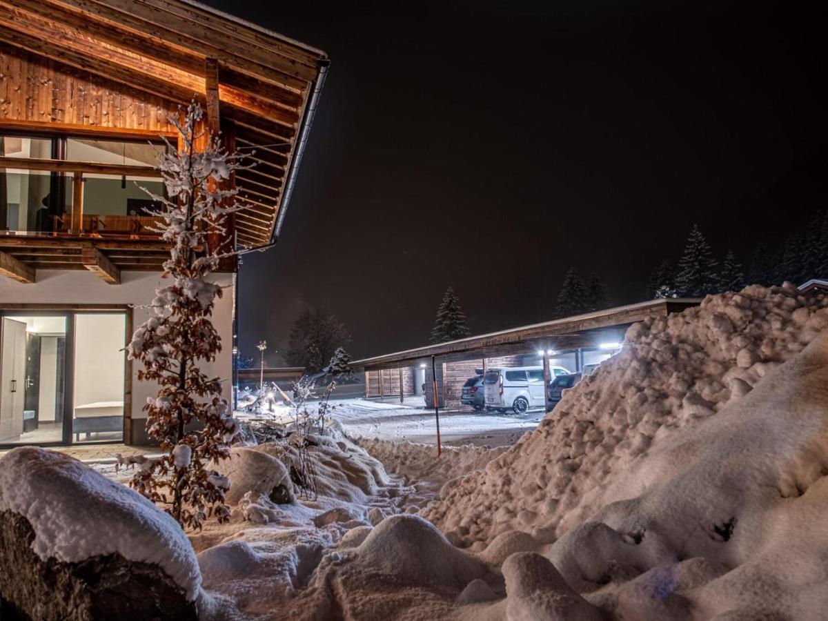 Apartment In Wald Im Pinzgau With A Carport Exterior photo