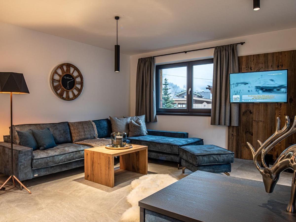 Apartment In Wald Im Pinzgau With A Carport Exterior photo