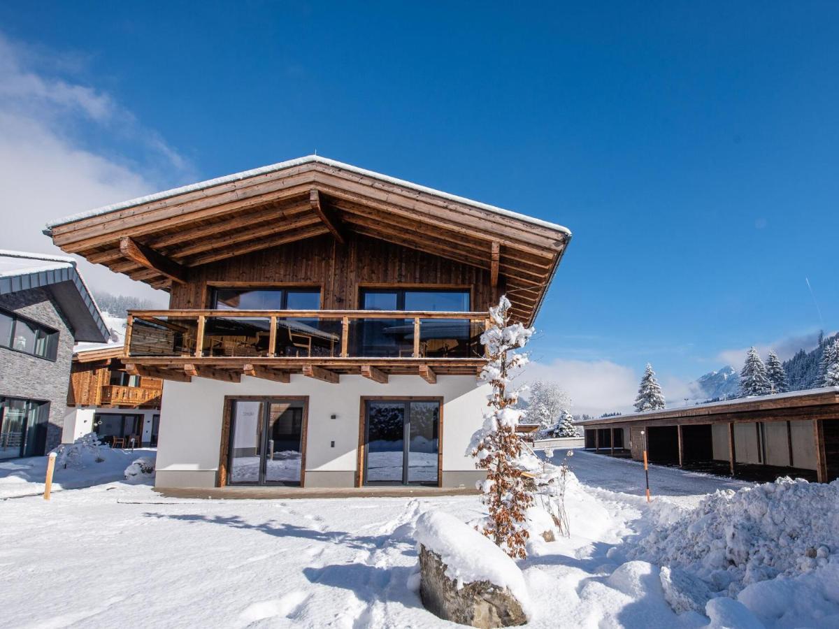 Apartment In Wald Im Pinzgau With A Carport Exterior photo
