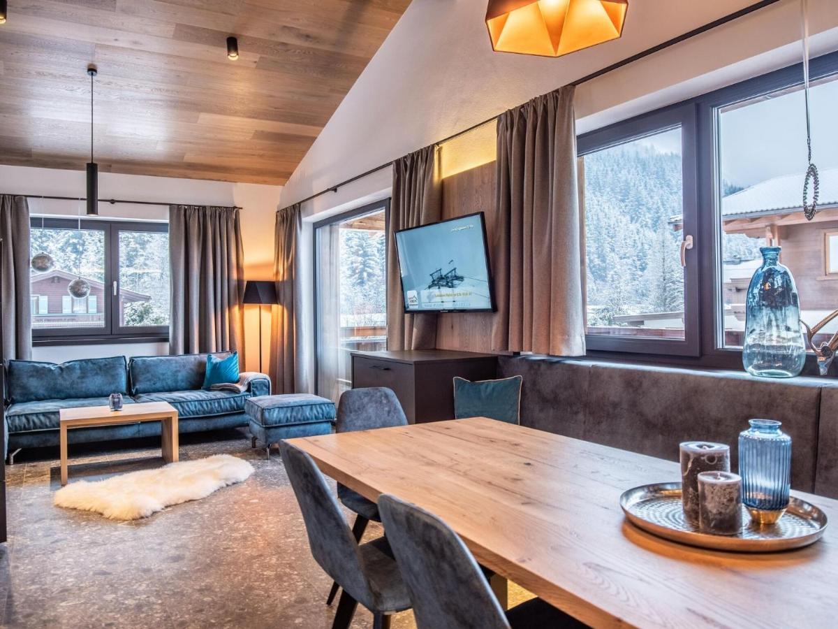 Apartment In Wald Im Pinzgau With A Carport Exterior photo
