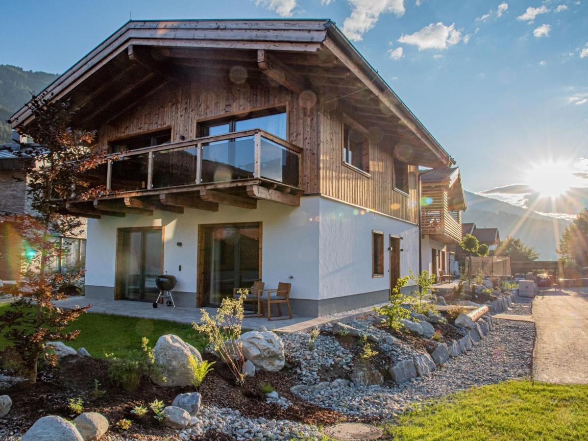 Apartment In Wald Im Pinzgau With A Carport Exterior photo