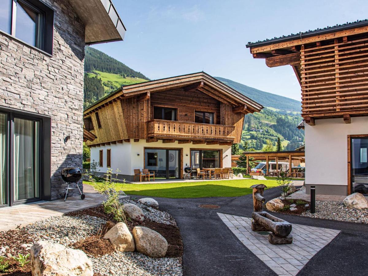 Apartment In Wald Im Pinzgau With A Carport Exterior photo