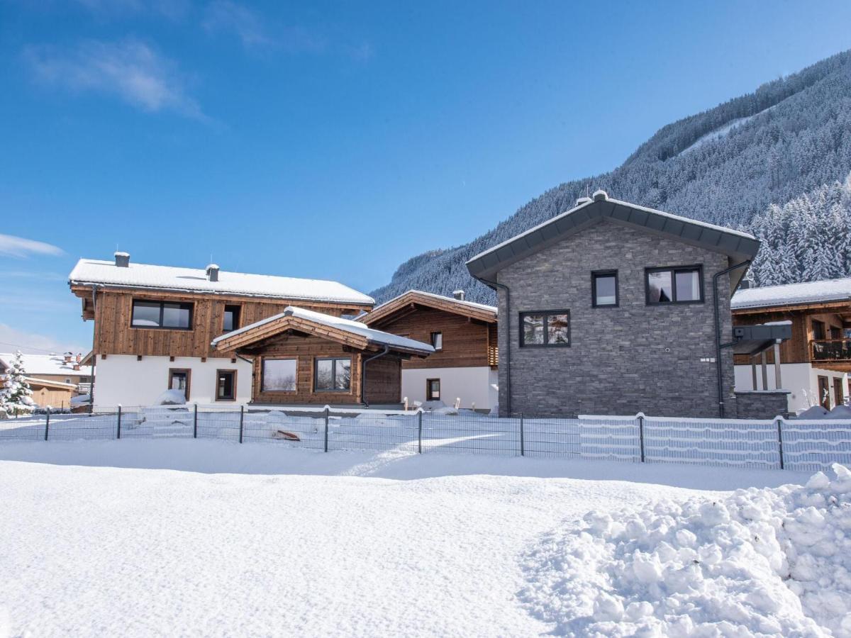 Apartment In Wald Im Pinzgau With A Carport Exterior photo
