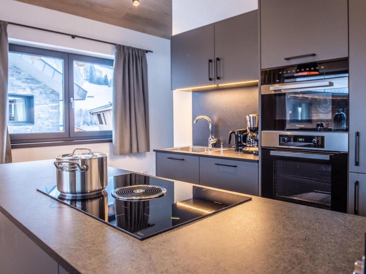 Apartment In Wald Im Pinzgau With A Carport Exterior photo
