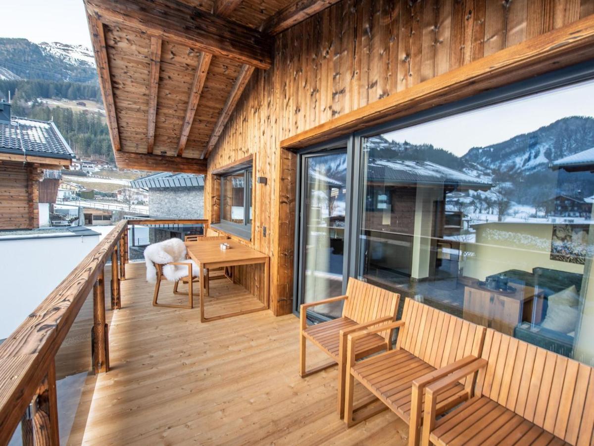 Apartment In Wald Im Pinzgau With A Carport Exterior photo